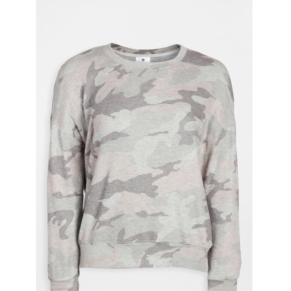 SUNDRY CAMO COZY SWEATSHIRT